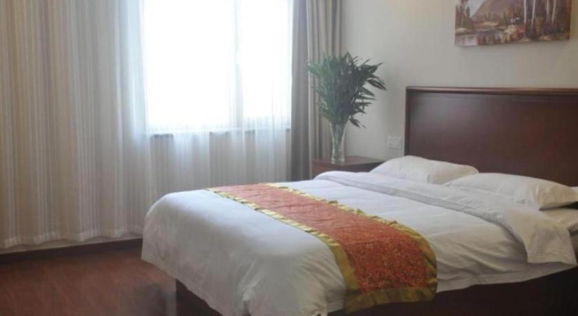 Greentree Inn Linyi Feixian Jianshe Road Express Hotel Zewnętrze zdjęcie
